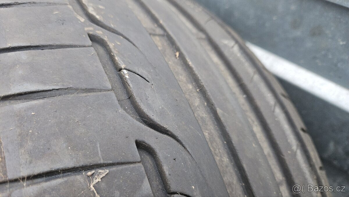 2ks Pneu Dunlop 225/40/R18 letni - 2