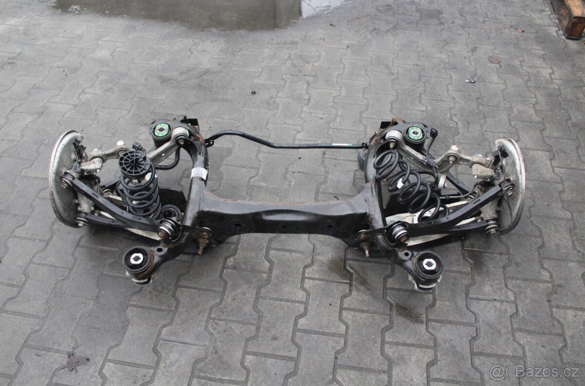 Audi A4 B9 zadní náprava nápravnice - 2