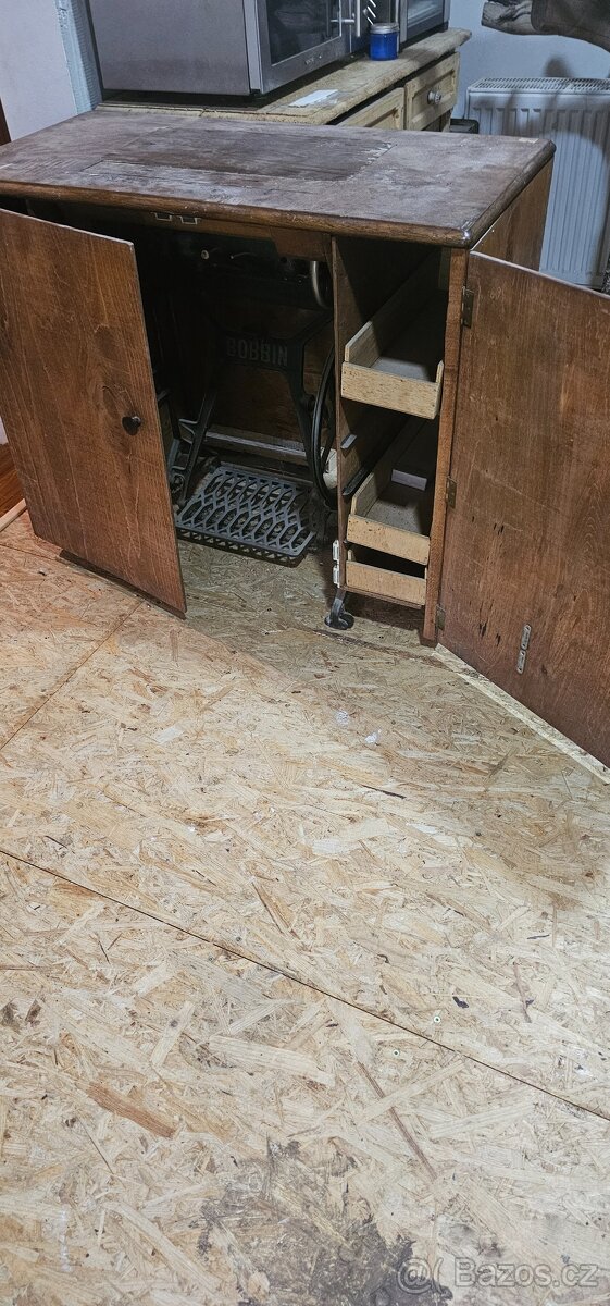 Šicí stroj bobbin - 2