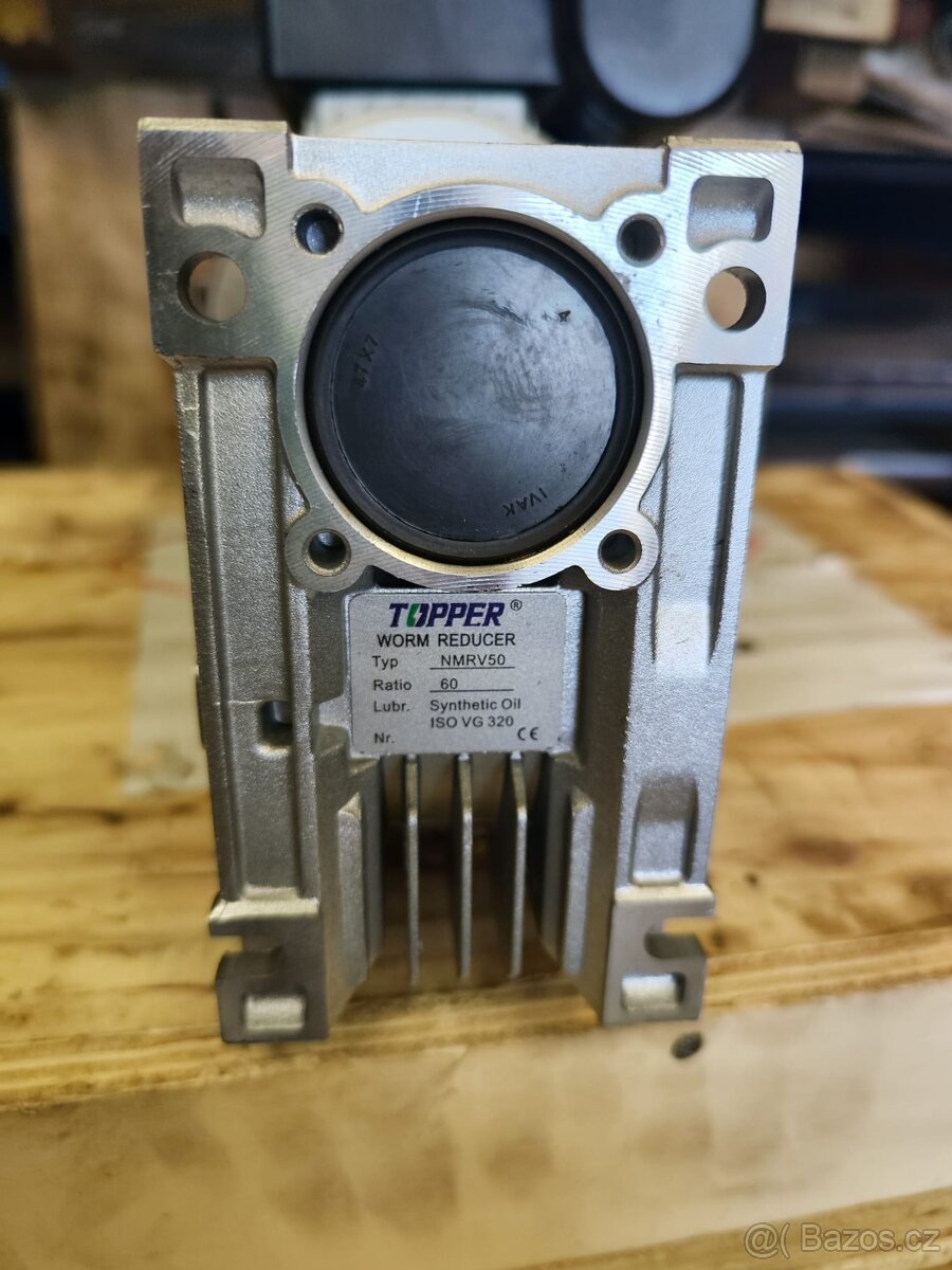 Elektromotor s převodovkou - 2