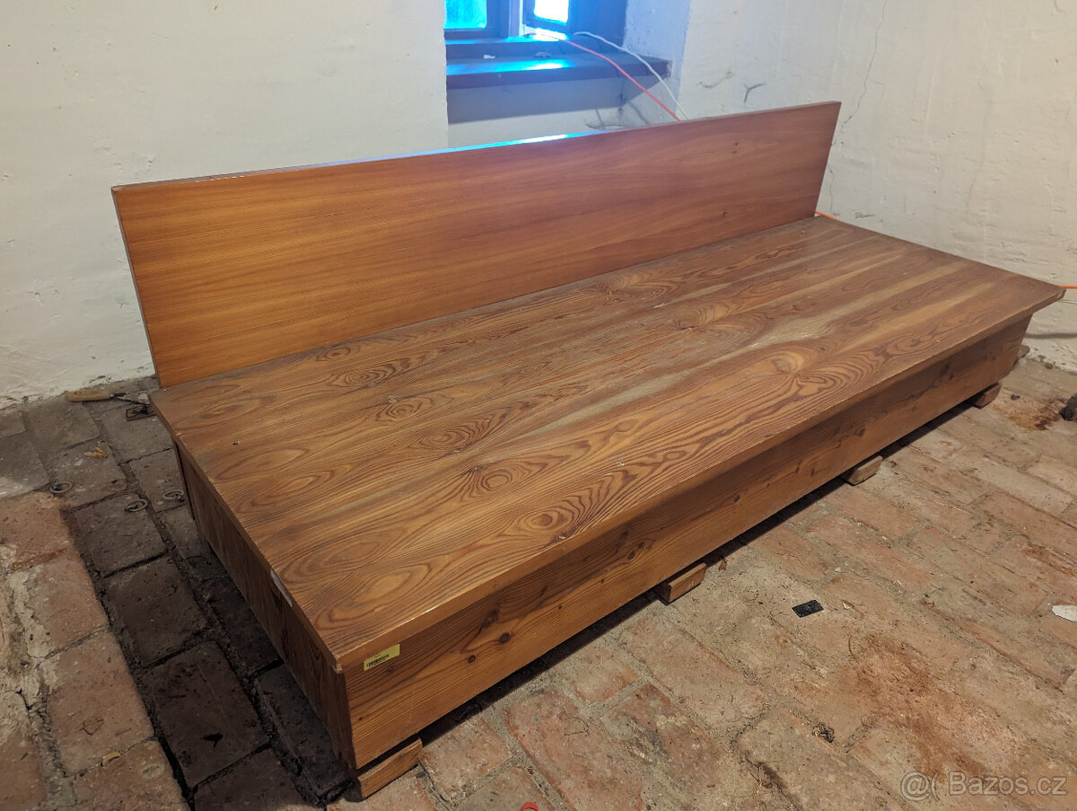 Dřevěný gauč - 2