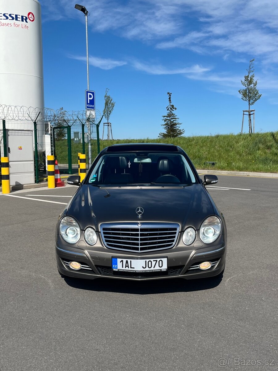 Mercedes E320 - 2
