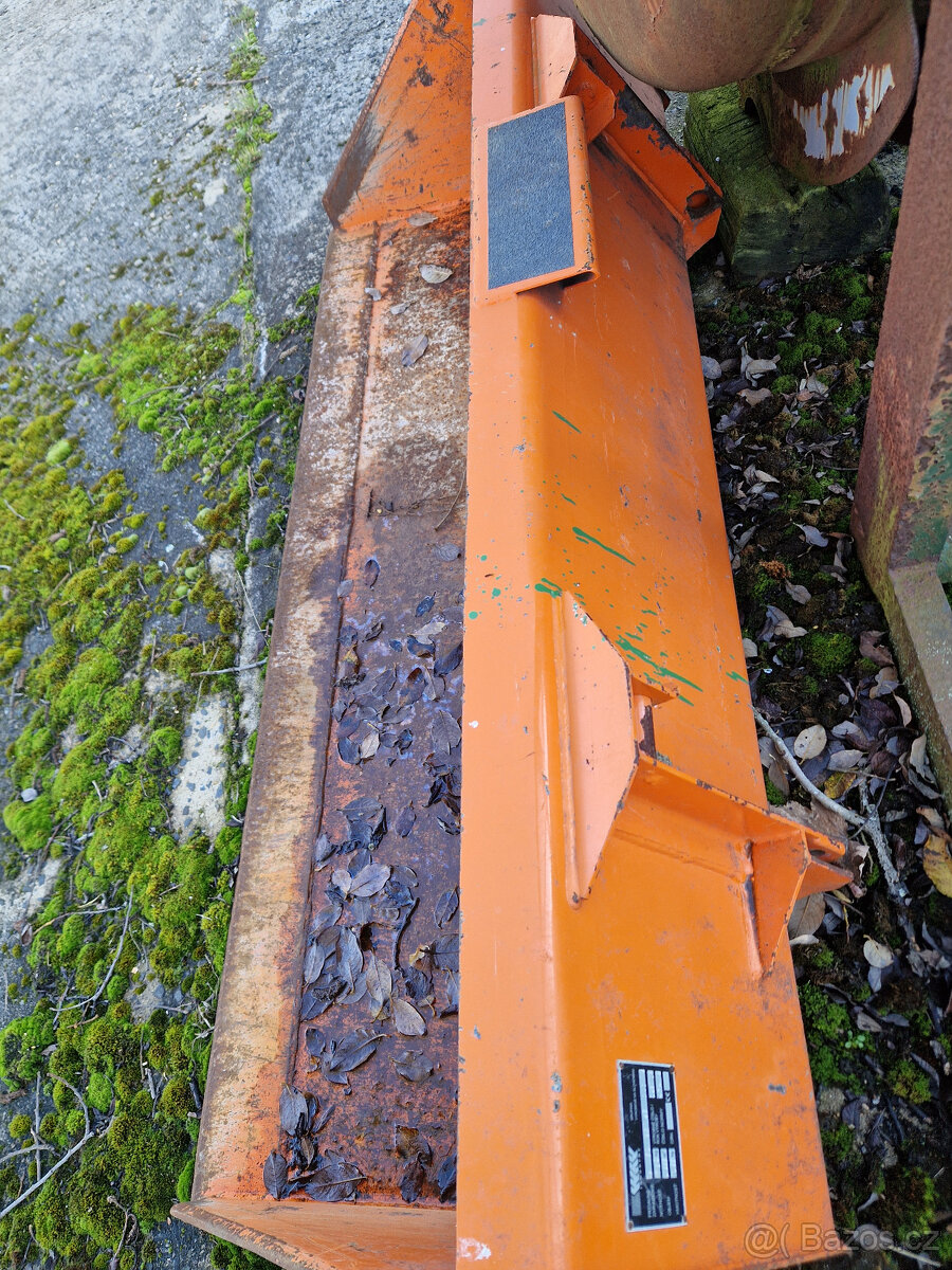 Lopata UNC nebo LOCUST - 2