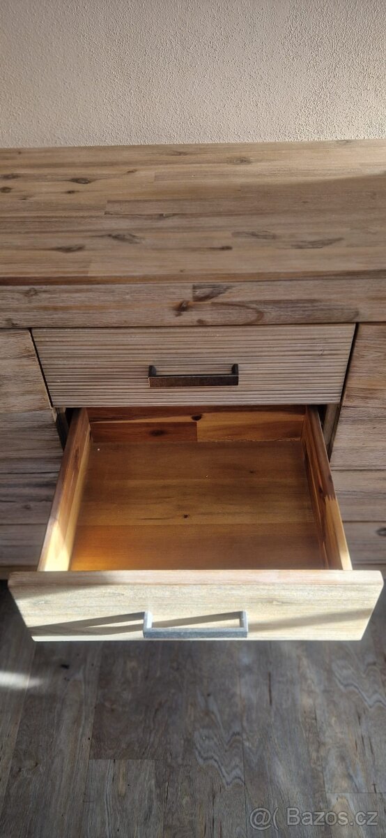 🌿 Masivní komoda z přírodního dřeva – 4 zásuvky + 2 dvířka - 2