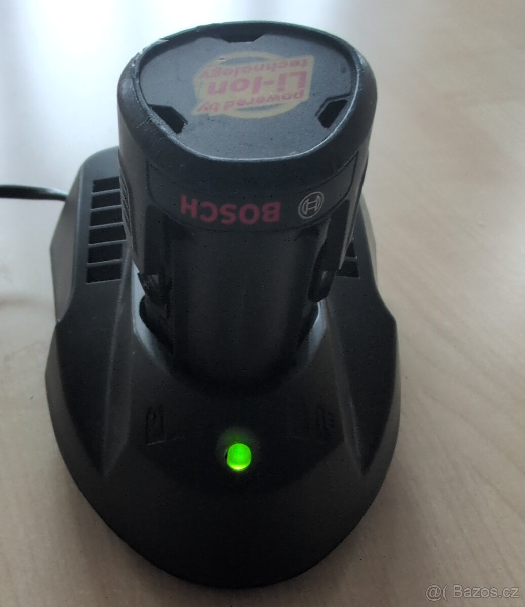 Bosch nabíječka 10,8 V + baterie - 2