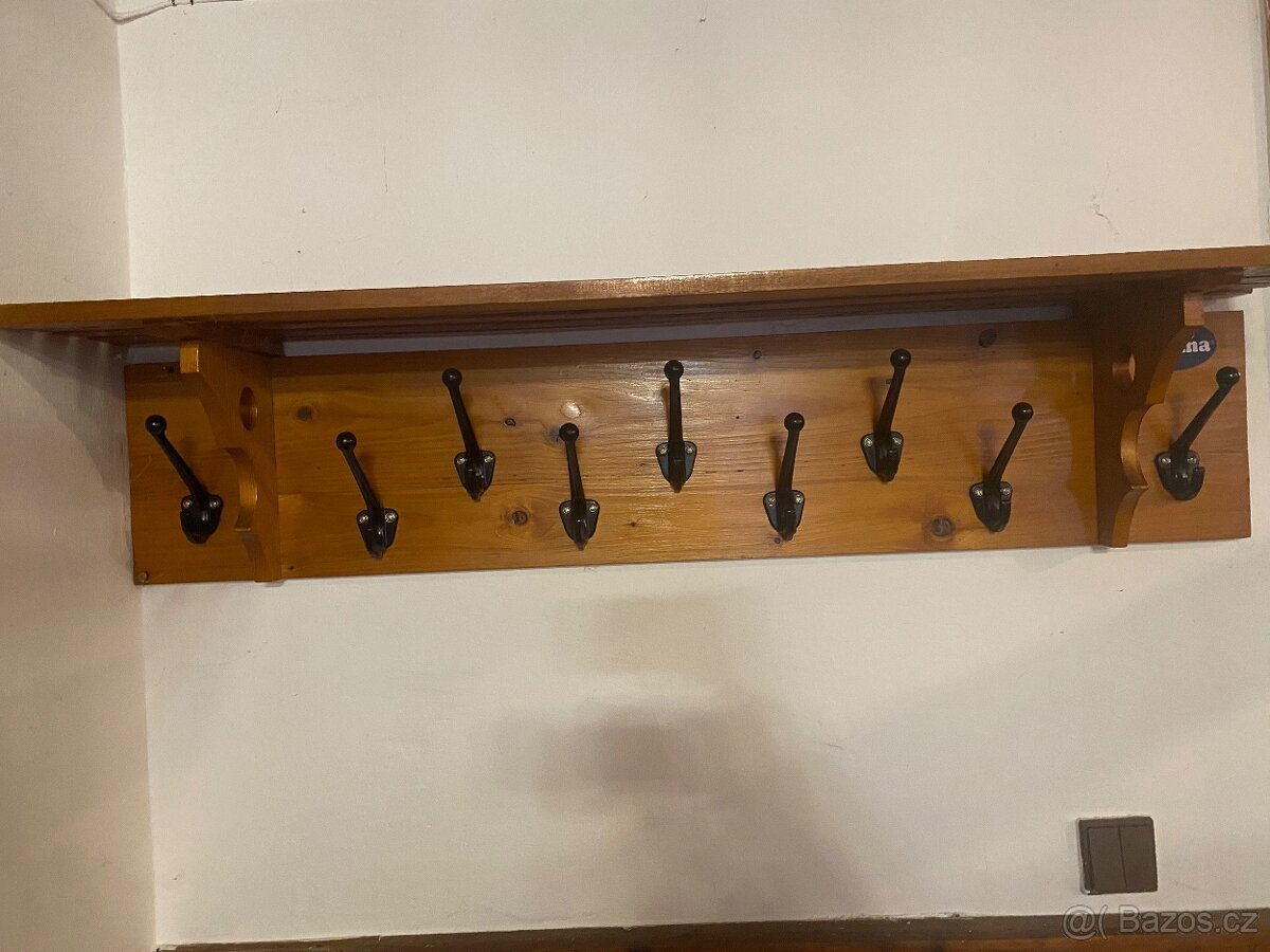 Věšák, police masív - 2