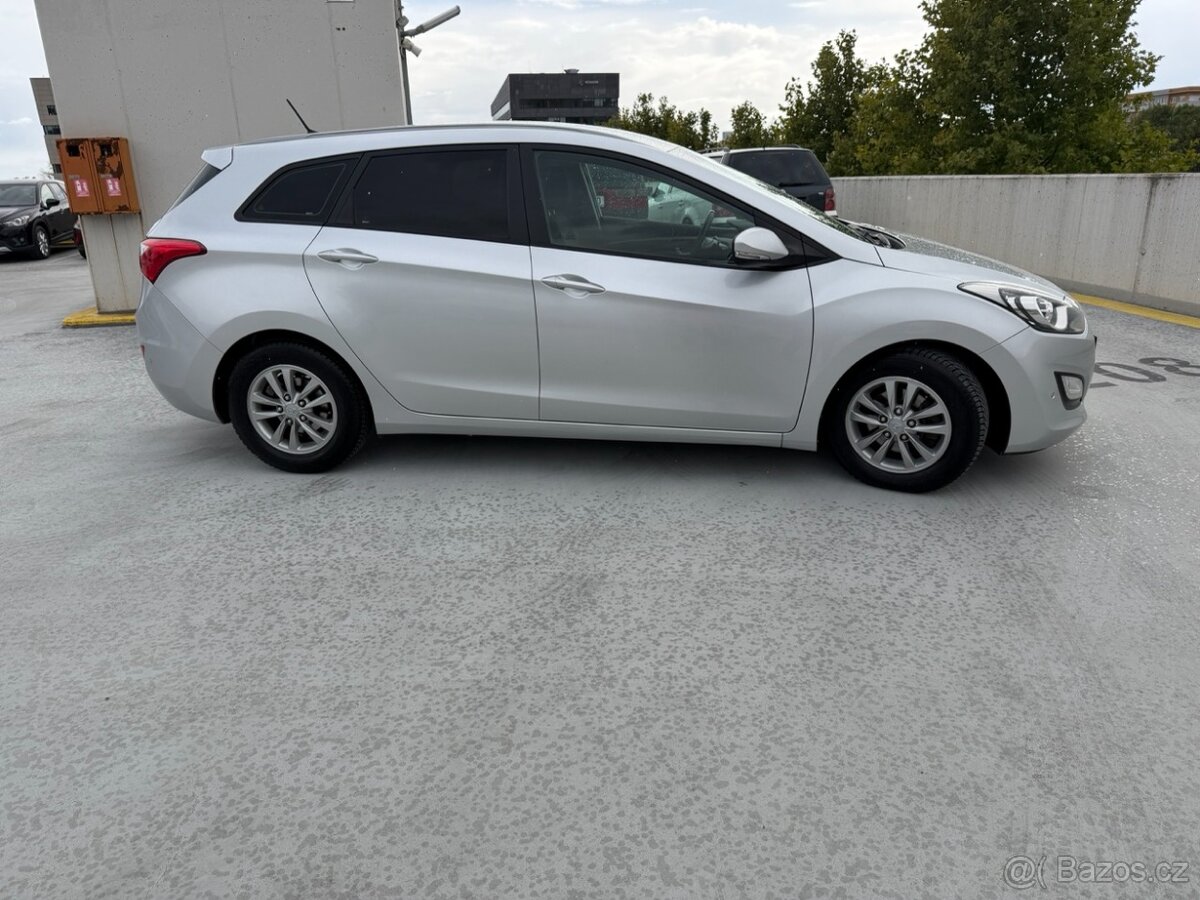 Hyundai i30 1.6 CRDi/81kW Trikolor - 2