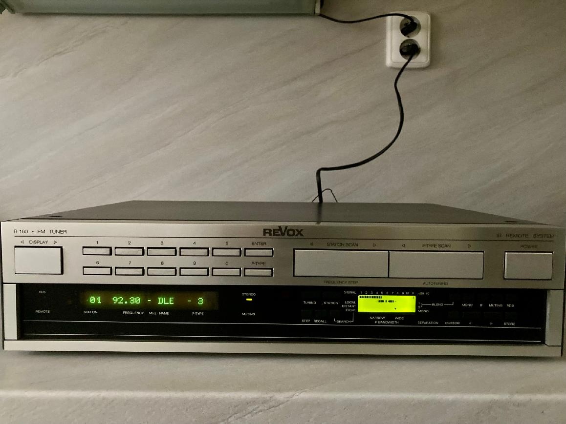 Revox FM stereo tuner - 2