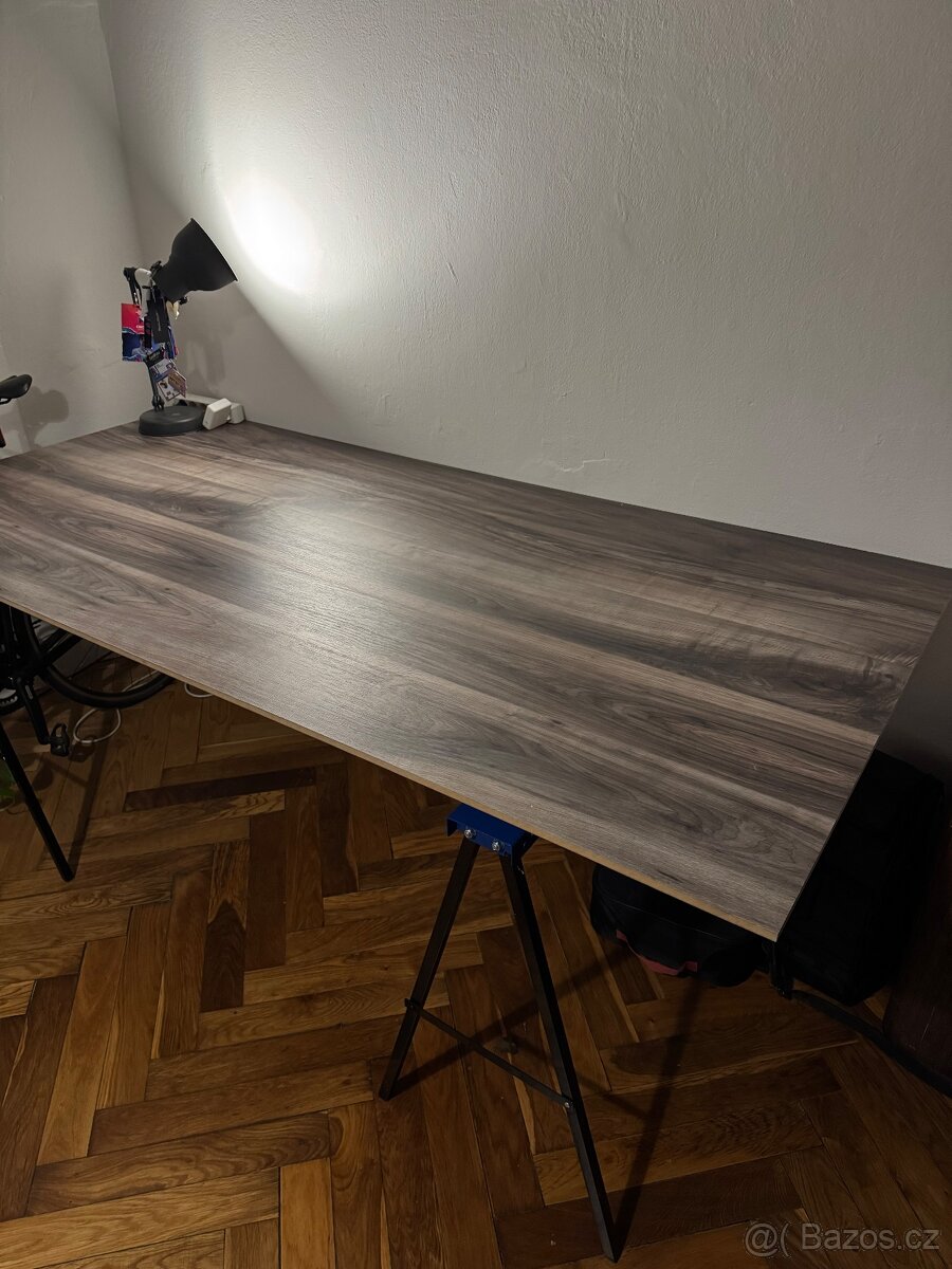 Pracovní stůl - 2