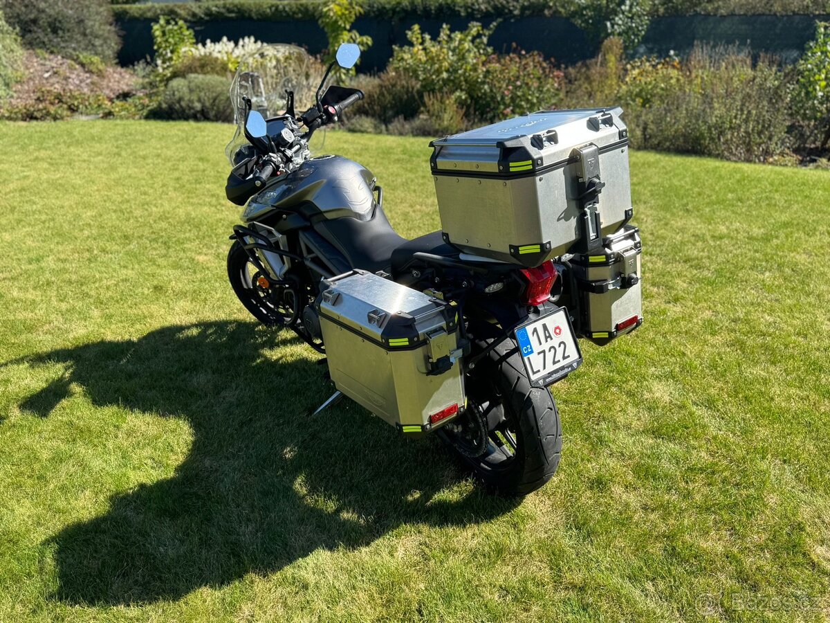 Triumph Tiger 800 XRT - 2
