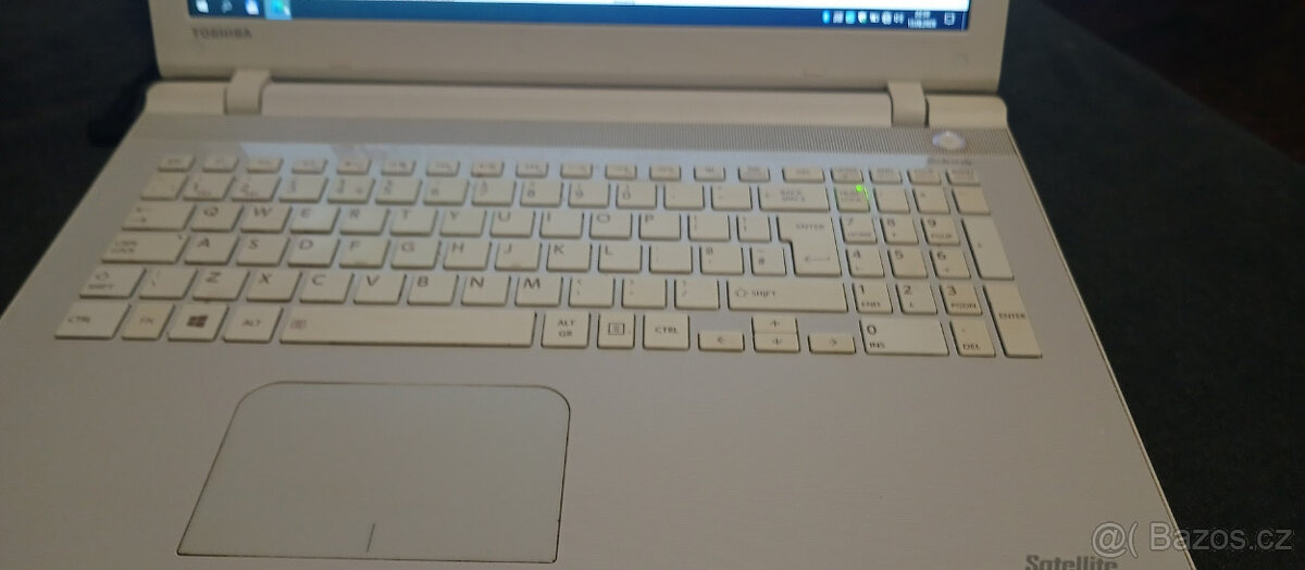 TOSHIBA Satellite L50-C-22L - 2