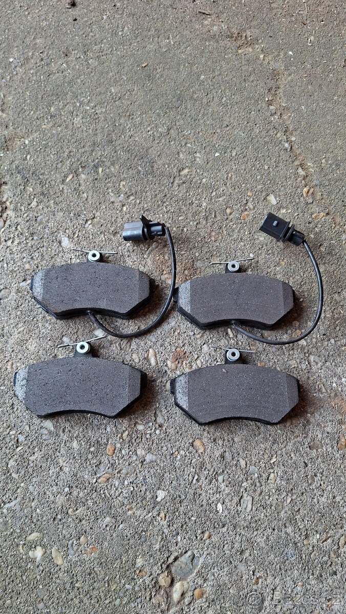 Predni brzdové destičky brembo - 2