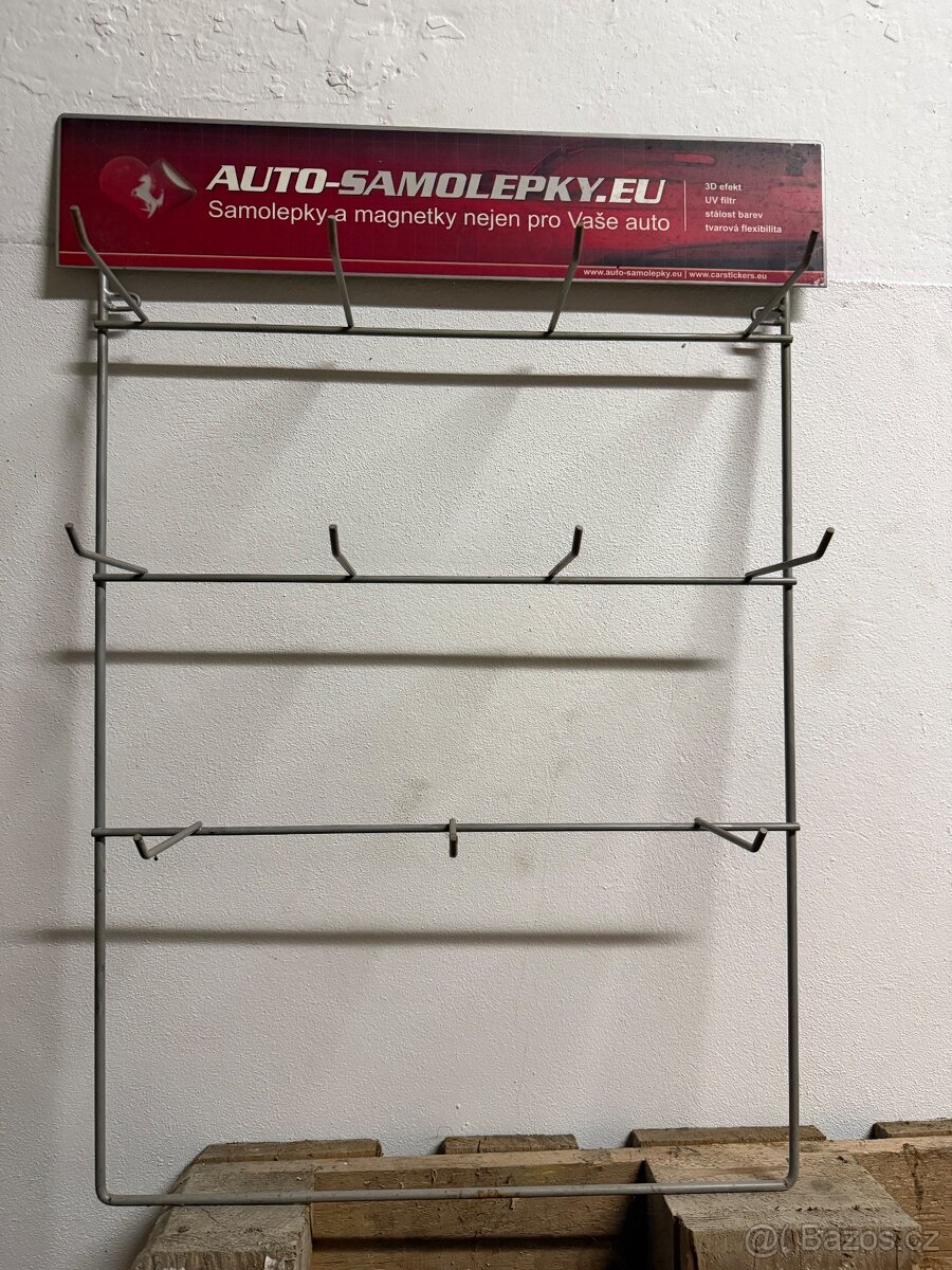 Závěsné kovové regály - 2