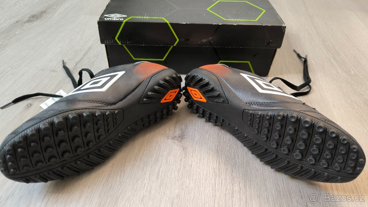 Boty Umbro fotbalové velikost 37.5 nové - 2