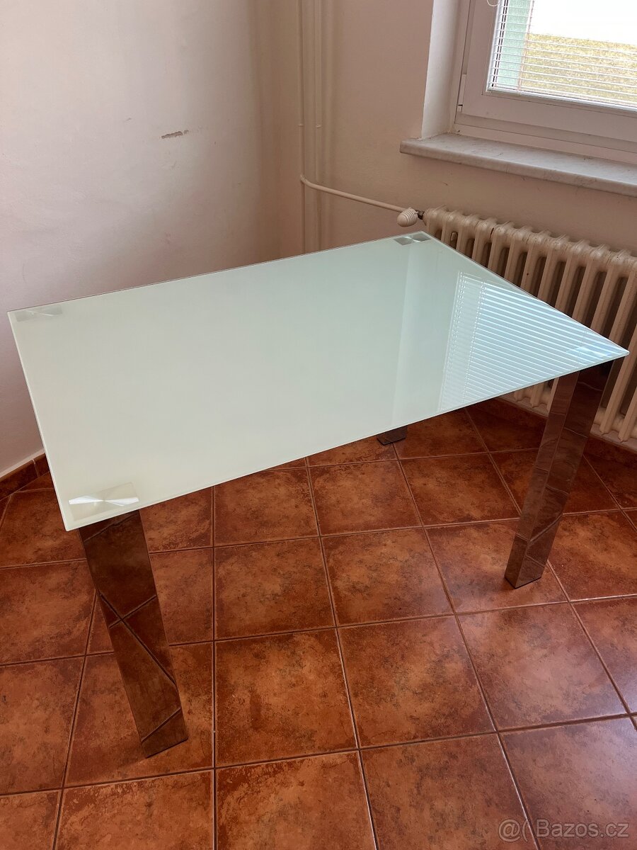 Skleněný jídelní stůl - 2