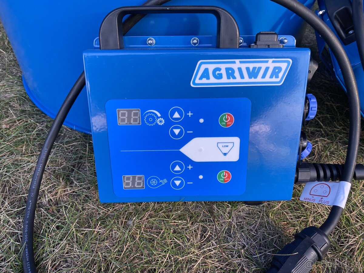 Pneumatické hadicové rozmetadlo meziplodin WIR 180l - 2