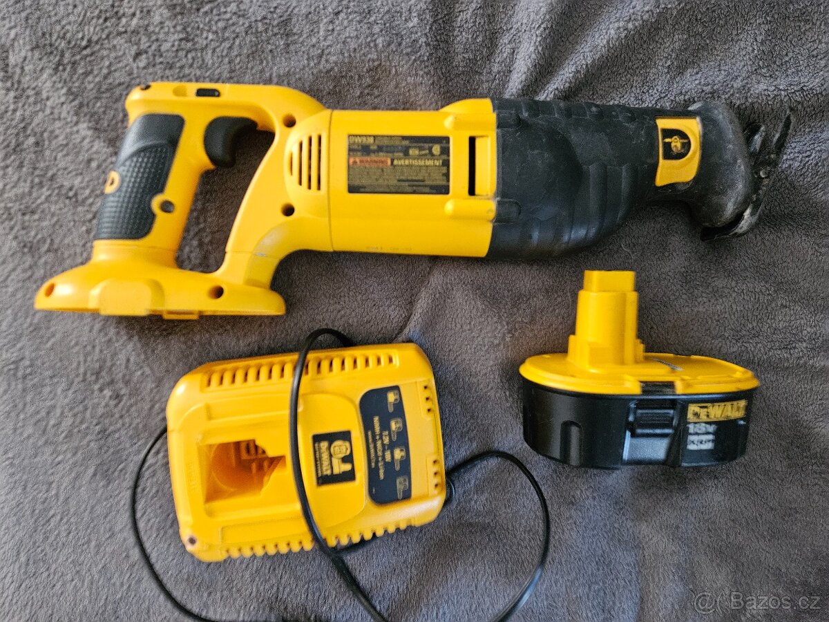 DeWALT aku mečová pila - 2