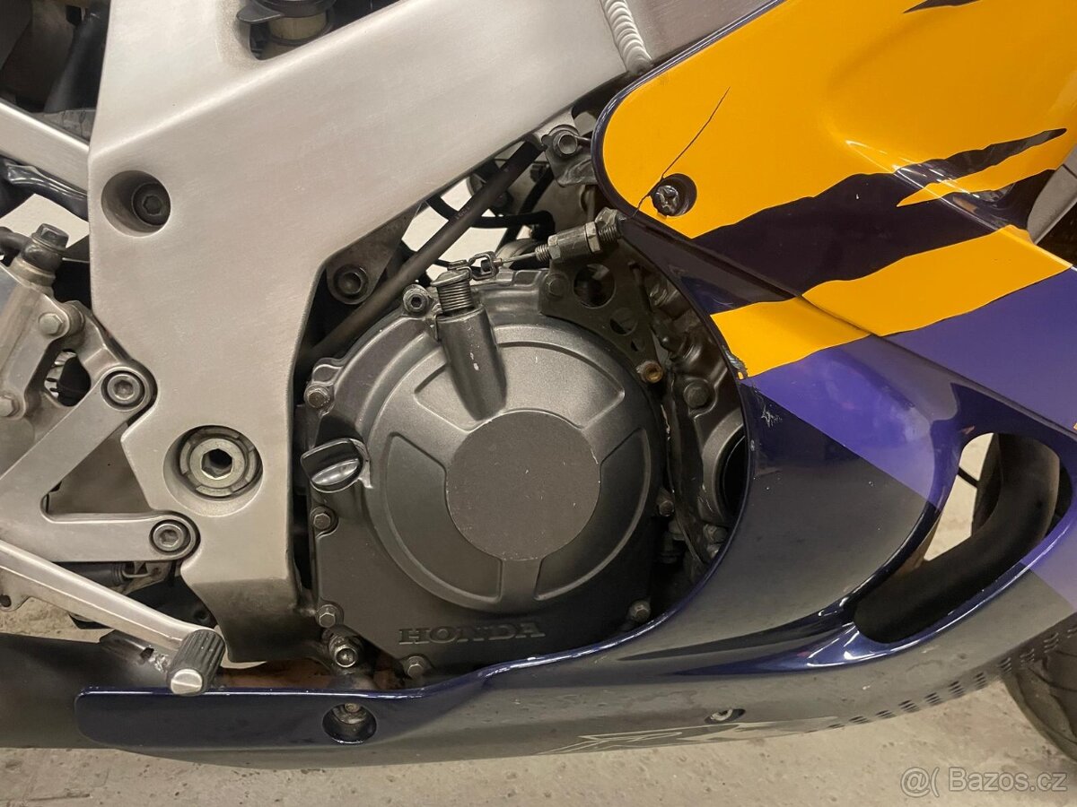 Honda CBR 900RR Fireblade SC28 youngtimer - 2