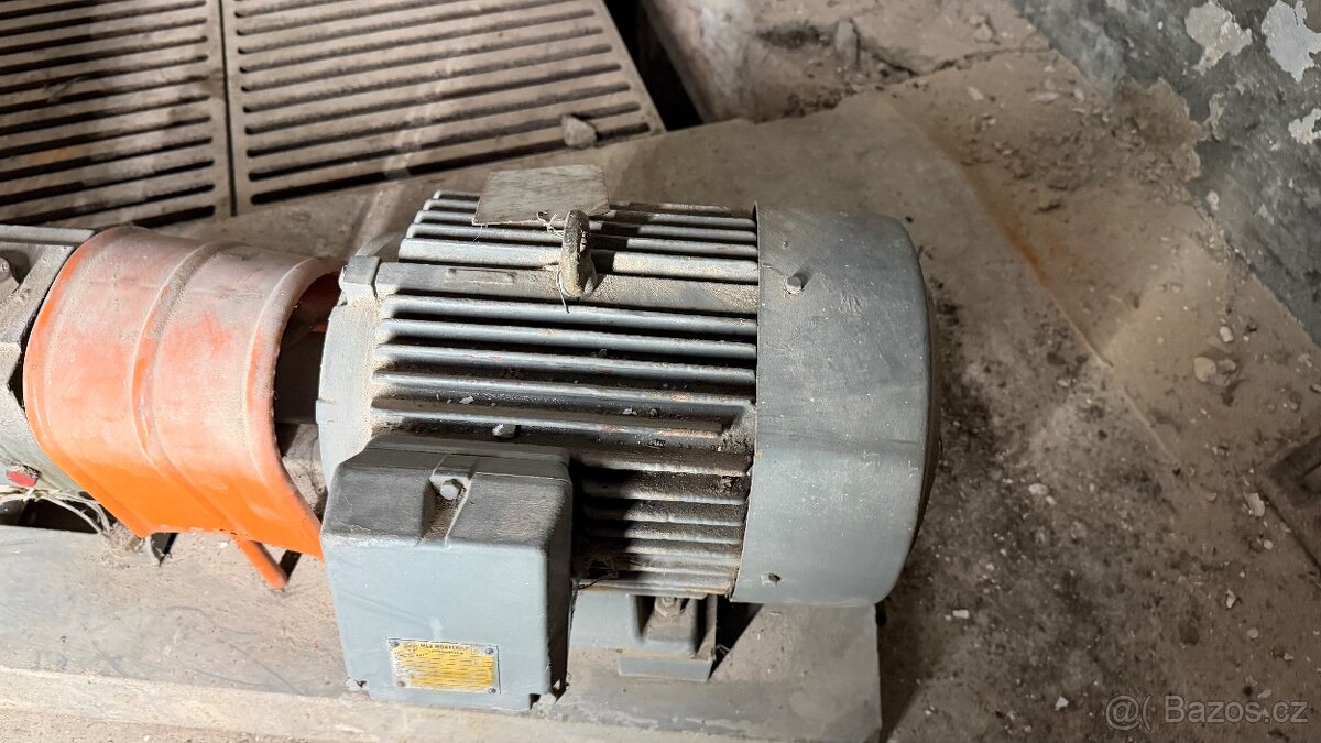 ELEKTROMOTOR S ČERPADLEM - 2
