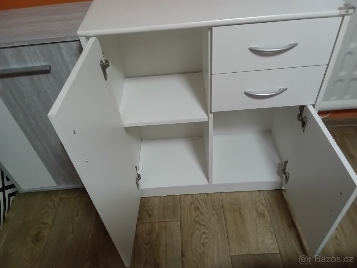 BÍLÁ KOMODA - 2