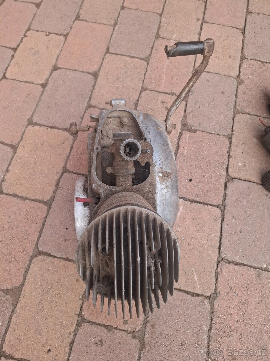 ČZ 125 motor - 2