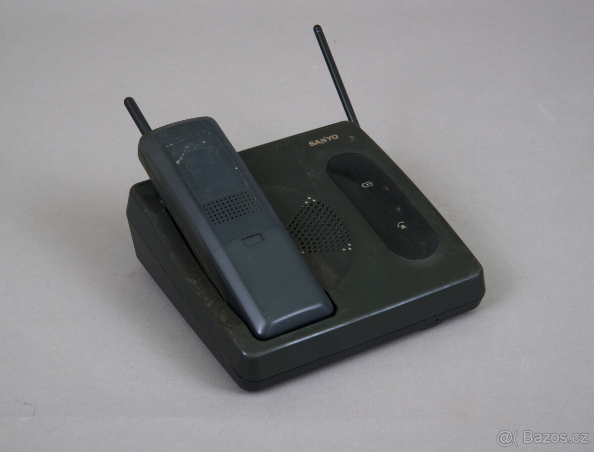 Černý bezdrátový stolní telefon Sanyo CLT 982E - 2