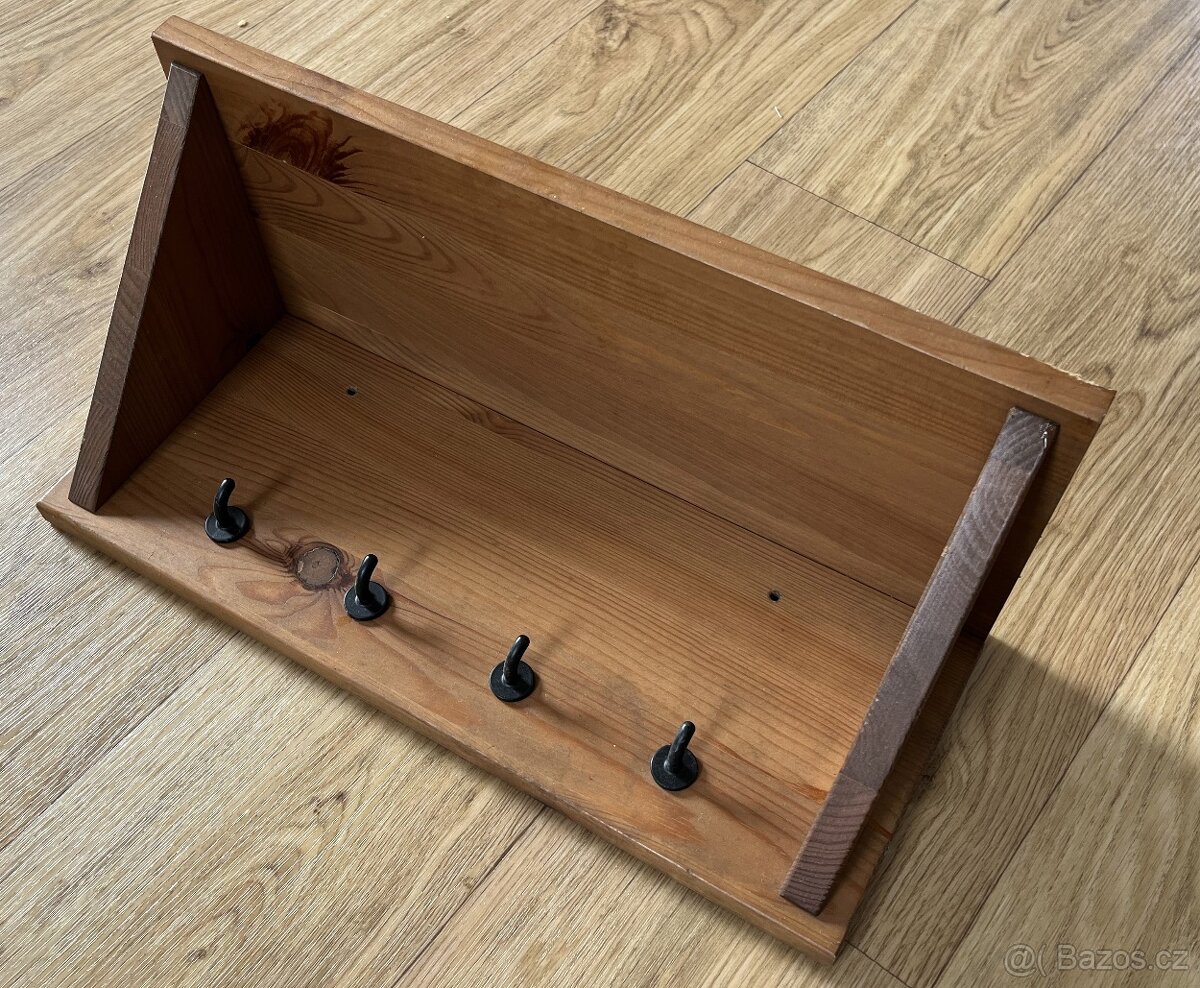 police - věšák LESKVIK - 2