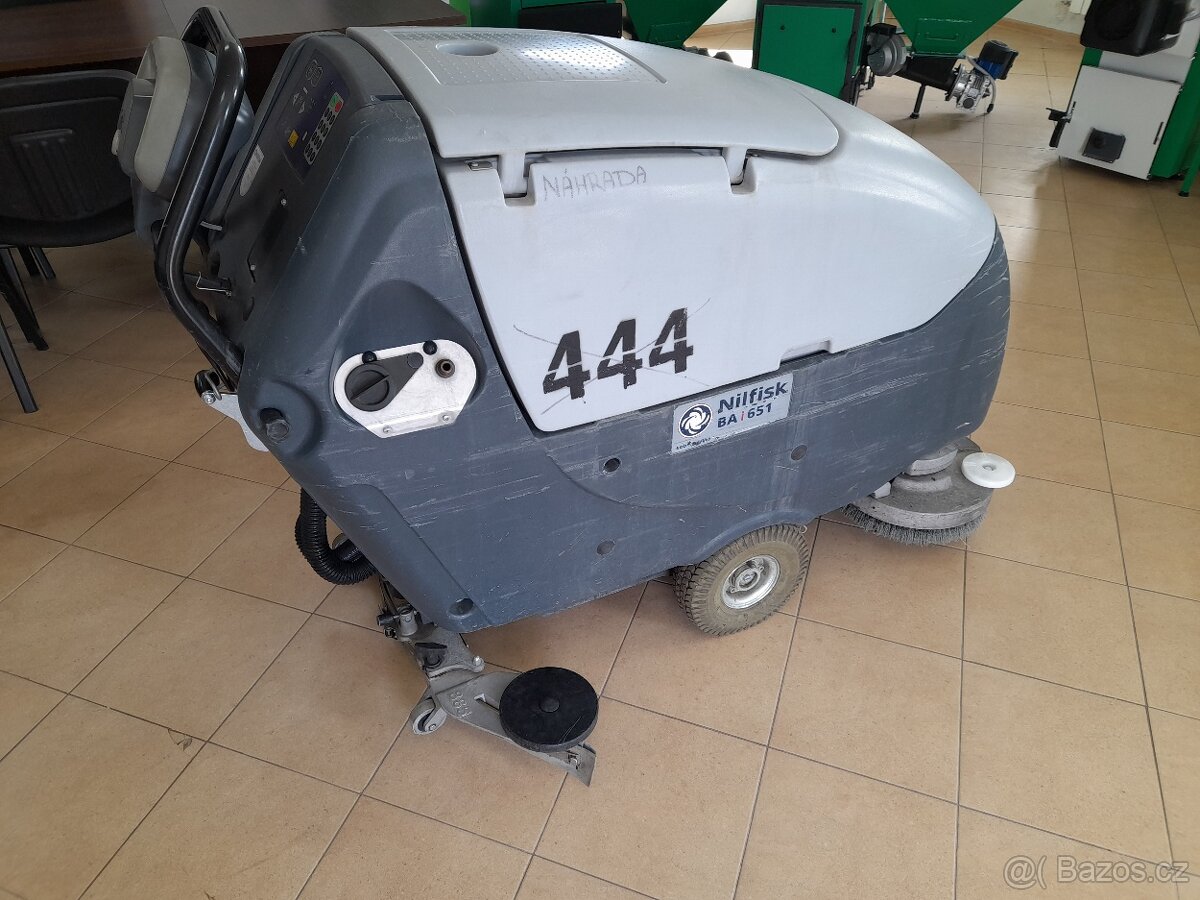 Podlahový čistící stroj NILFISK BA 651 - 2