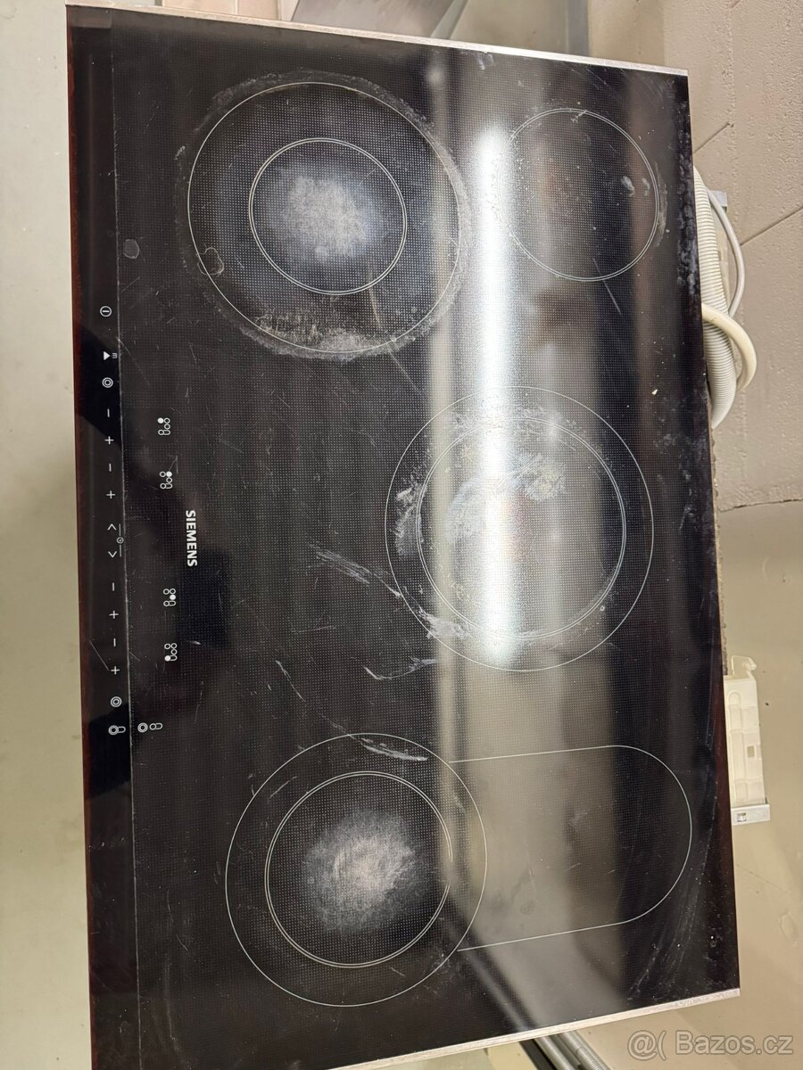 80cm široký sklokeramický sporák, varná deska - 2