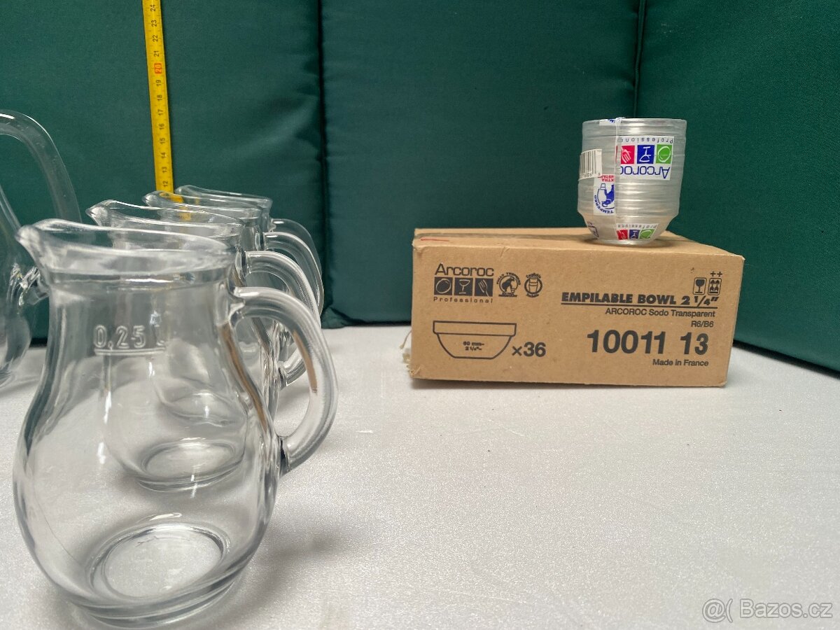 skleněného nádobí – poháry, džbány, mísy - 2