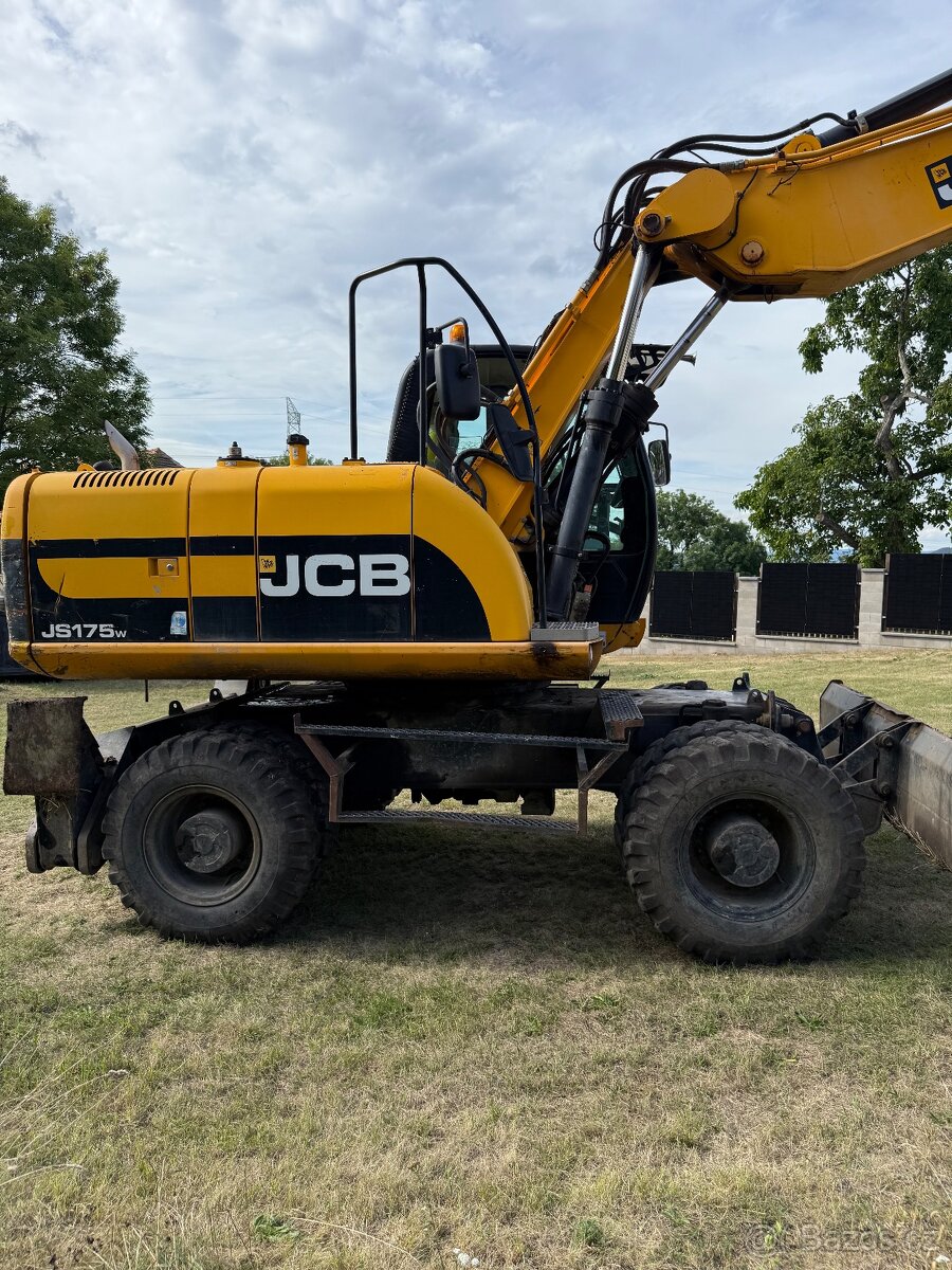 Kolový bagr JCB JS175W - 2