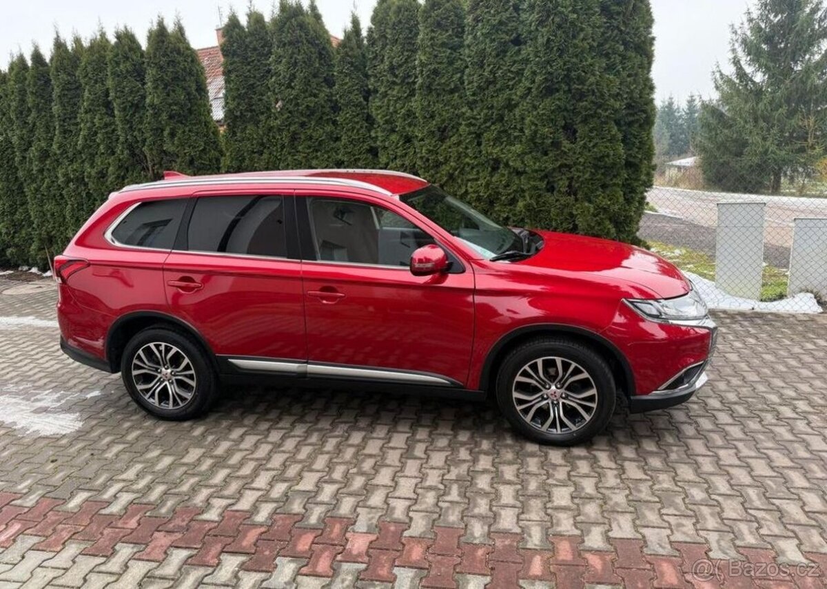 Mitsubishi Outlander 2,2DI-D 4x4 1 Majitel serviska nafta - 2