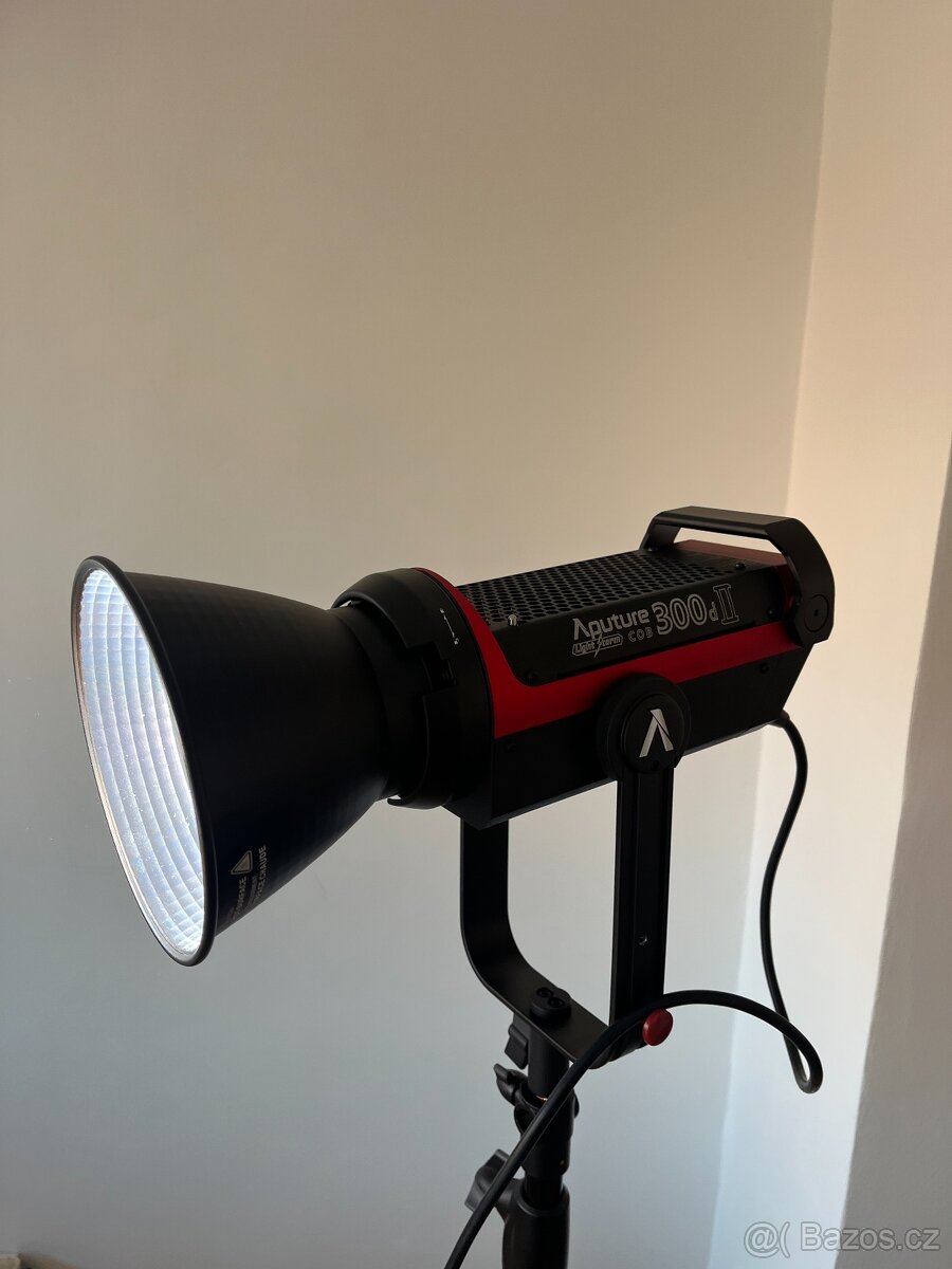 Studio světlo Aputure LS C300D MKII V-Mount Kit - 2