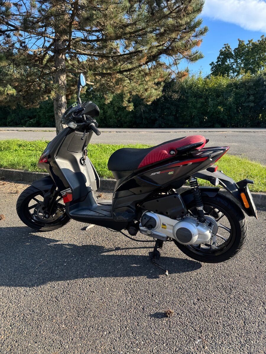 Aprilia SR Motard 125 - 2