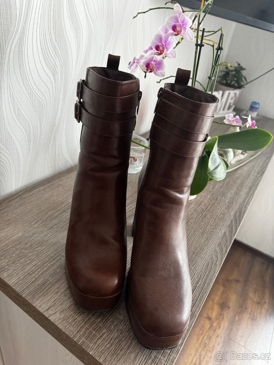 Tmavě hnědé boty na platformě - vel. 41 - 2