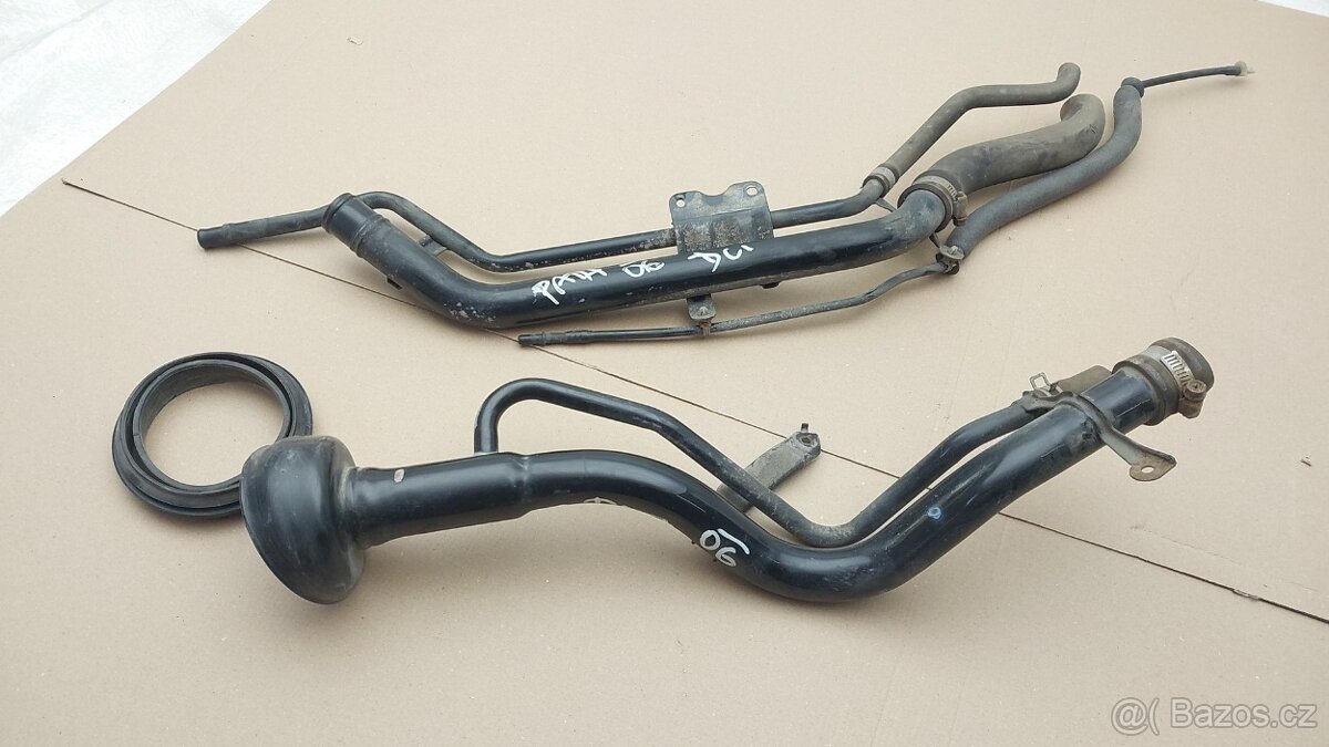 Nissan Pathfinder R51 : Hrdlo nádrže - 2