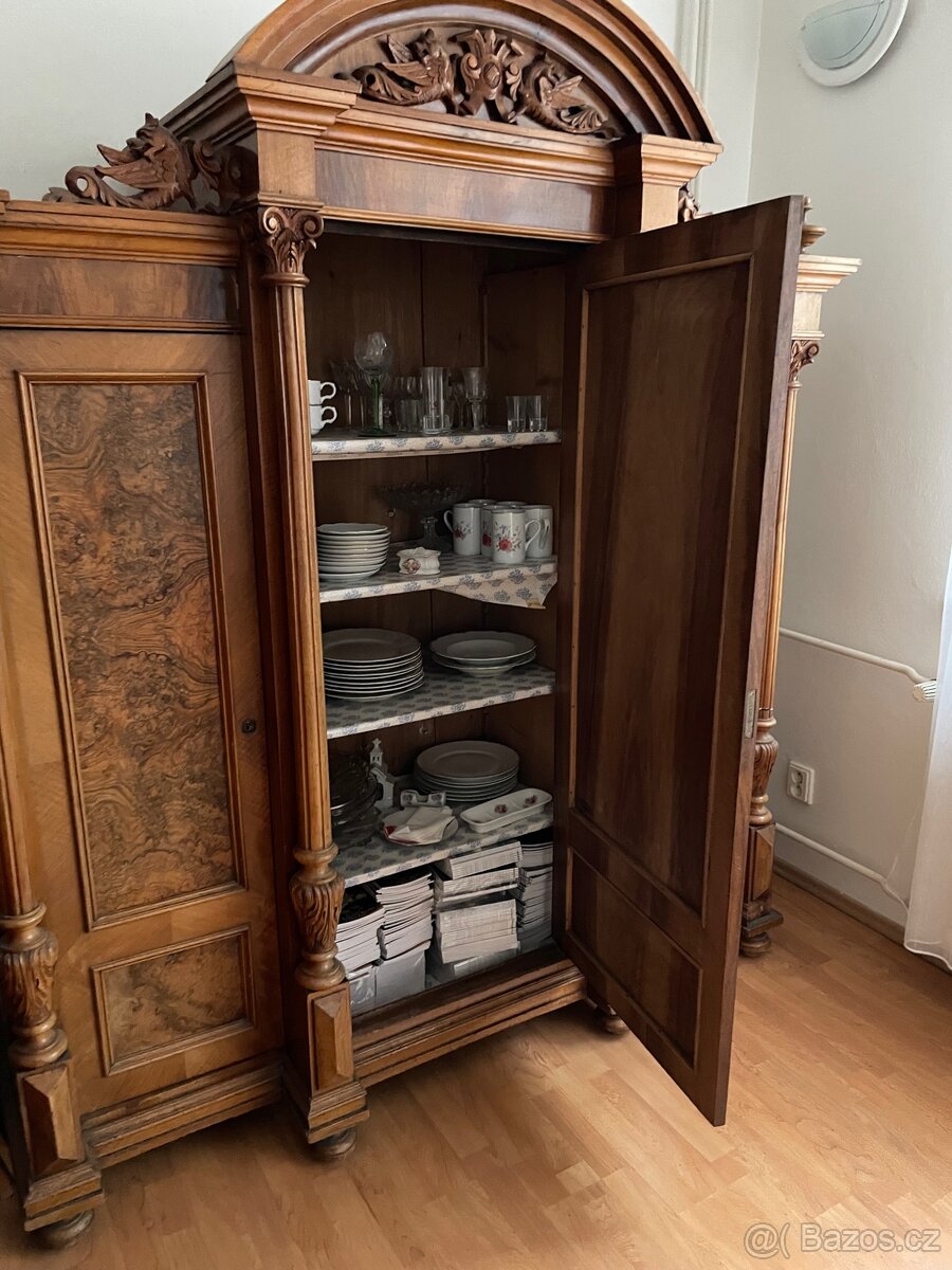 Starožitná skříň - 2