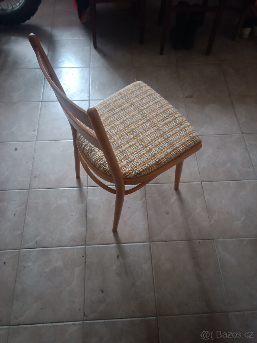 Staré židle čalouněným sedákem - 2