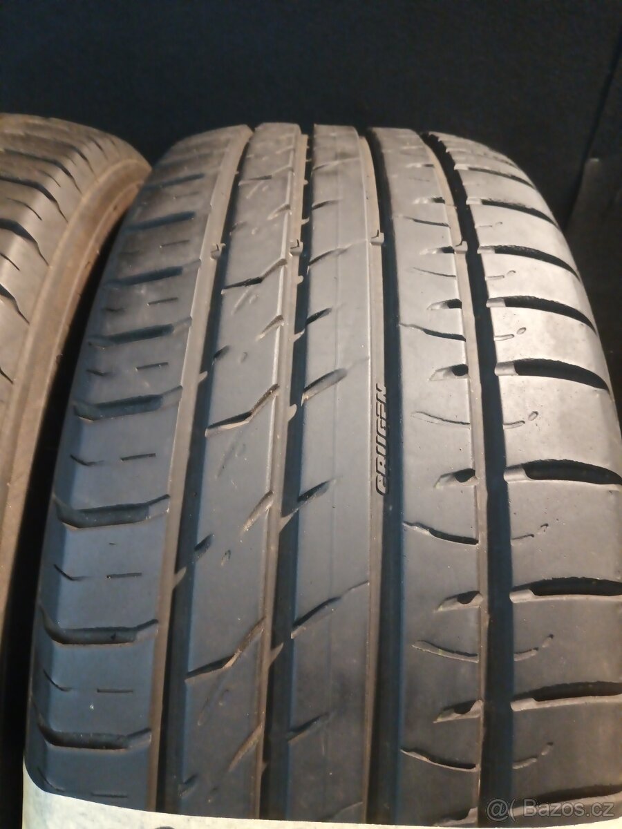 2xletní pneu 235/55/18. Kumho. - 2