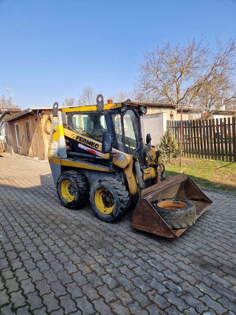 PRODÁM SMYKOVÝ NAKLADAČ CASE FERMEC - 2