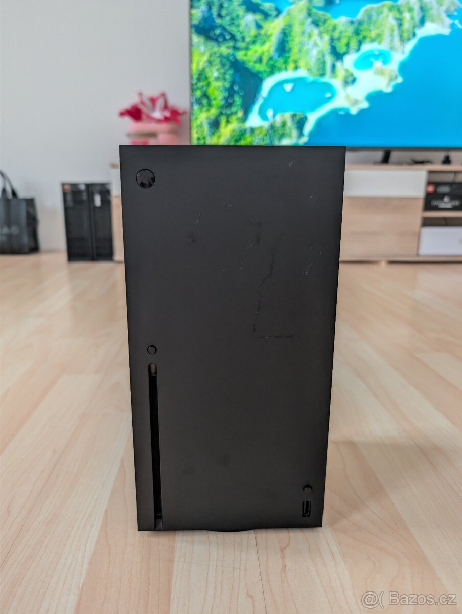 XBOX Series X 1TB + příslušenství - 2