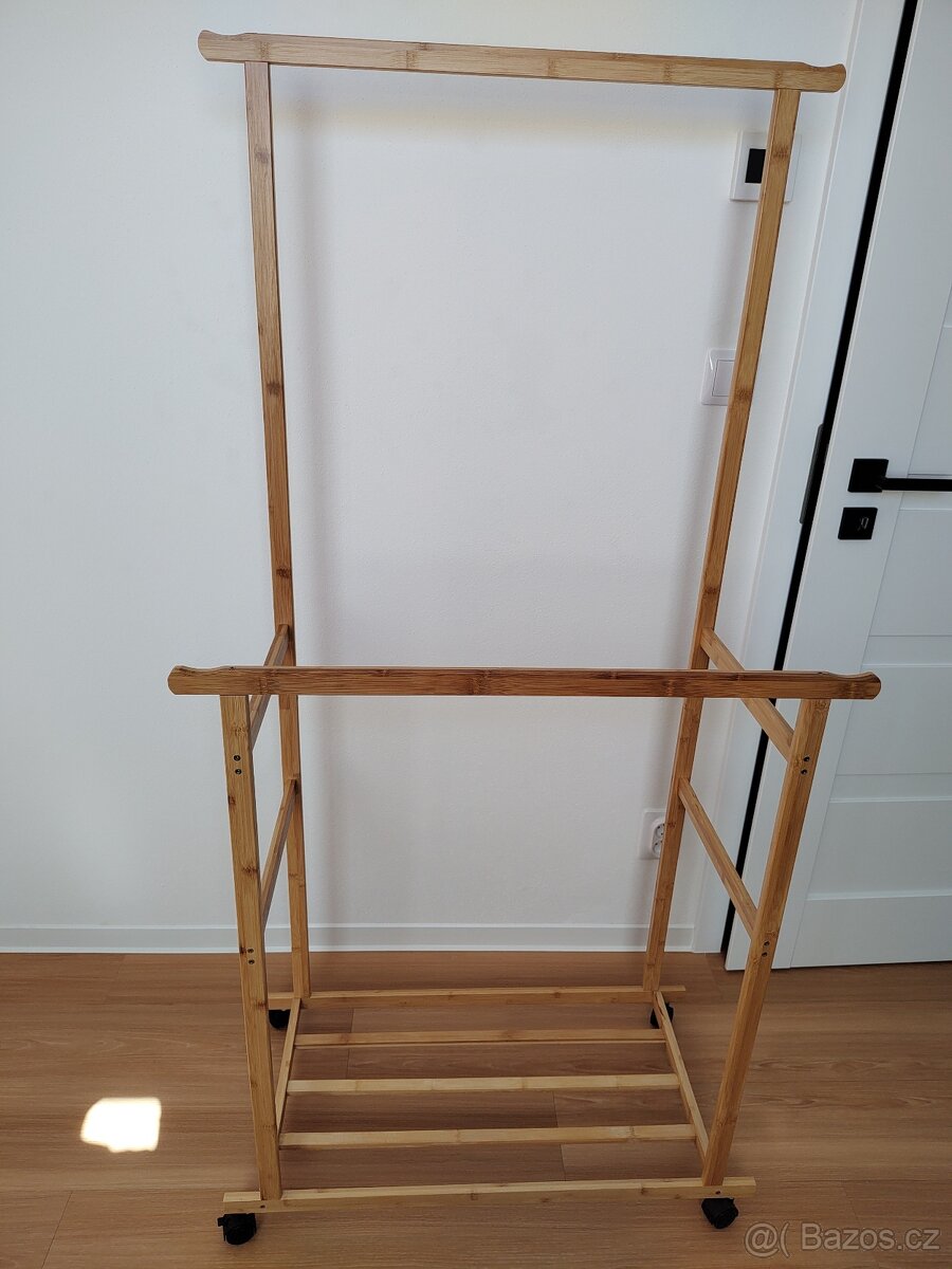 Věšák na oblečení - 2