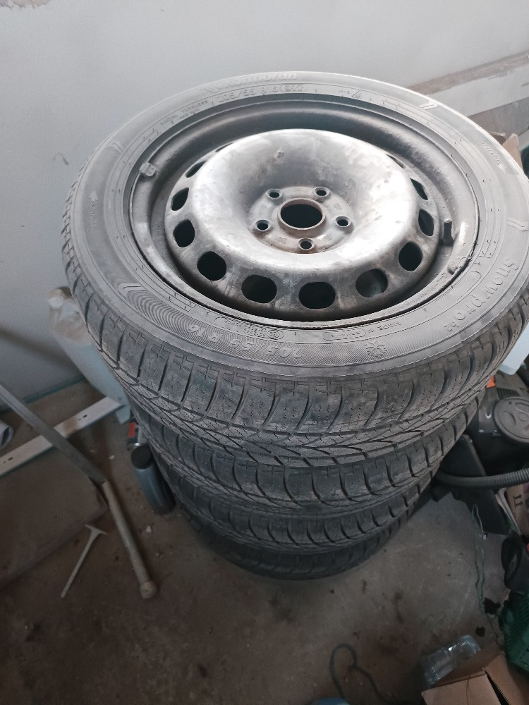 Pneumatiky a disky 205/55 R16 - 2