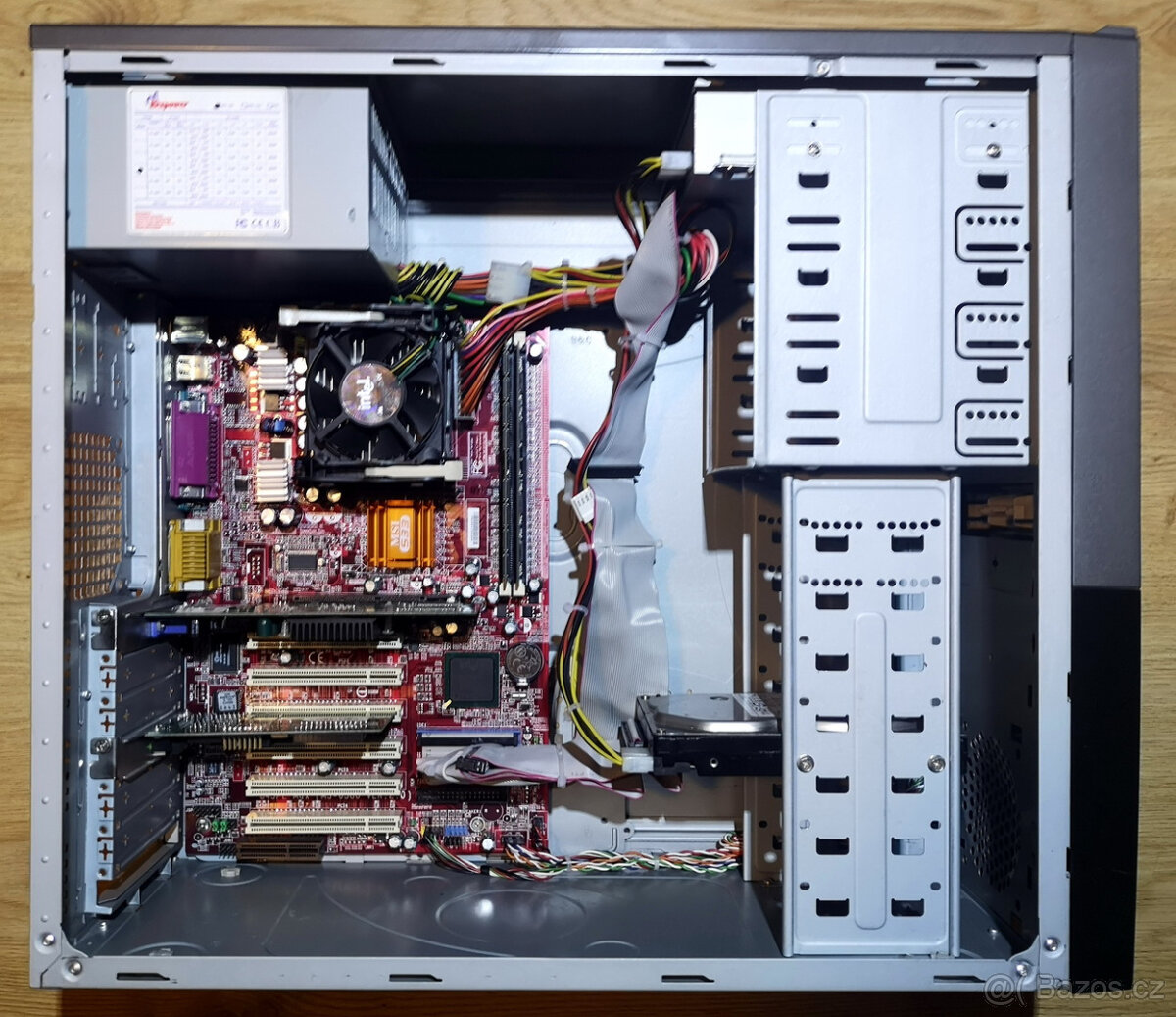 Predám starší PC Pentium 4 2GHz (09) - 2