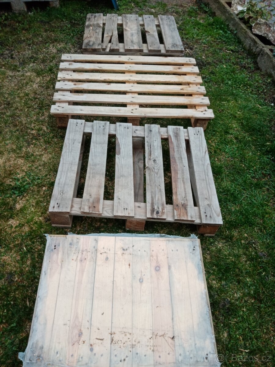 Dřevěné malé palety - 2