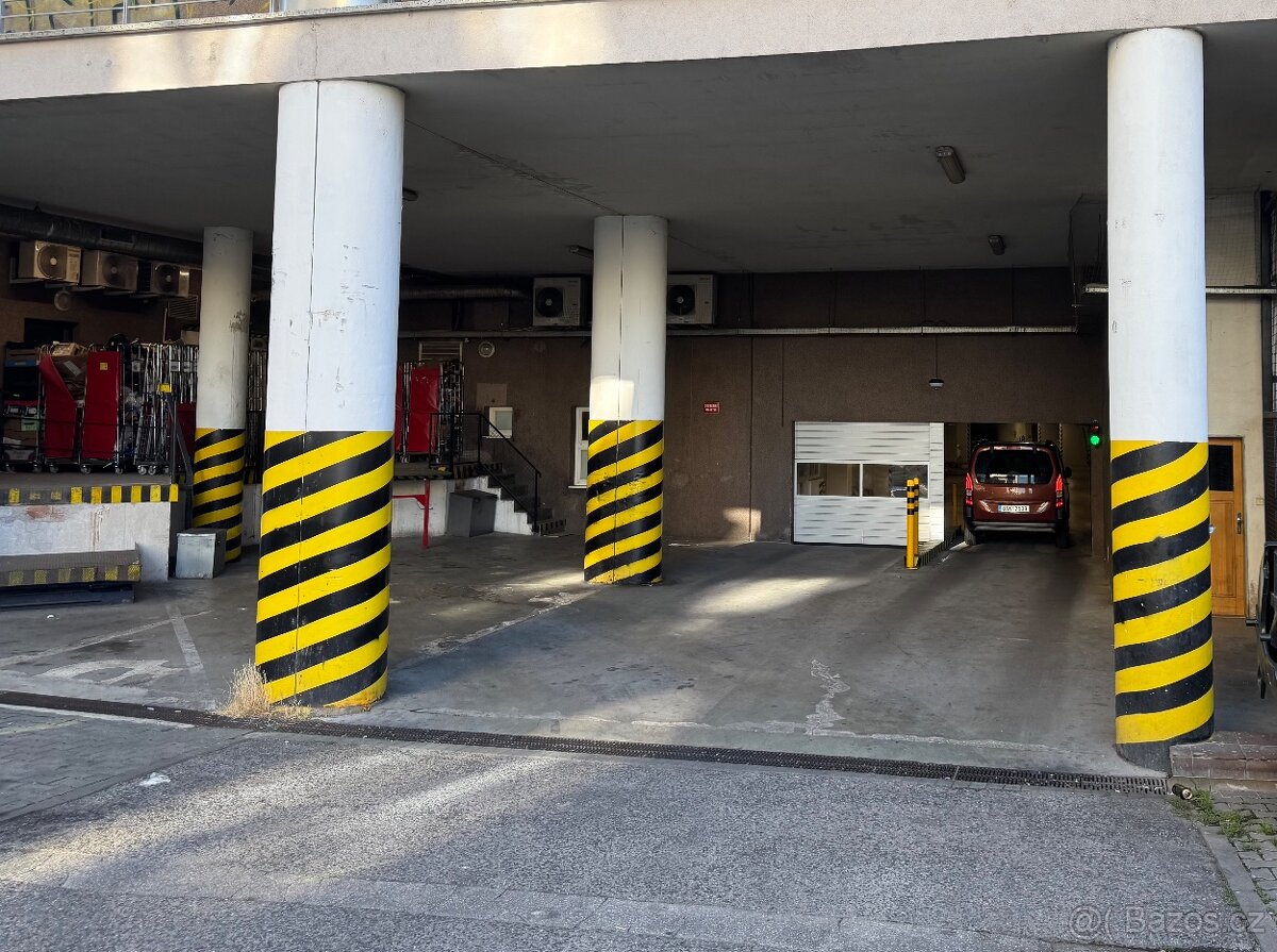 Garážové stání Petržílkova 2570 - Praha 5 - 2