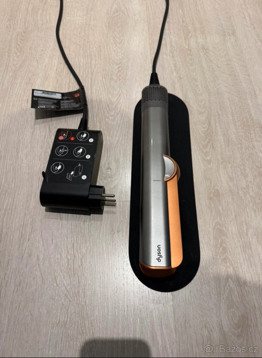 Dyson airstrait - 2