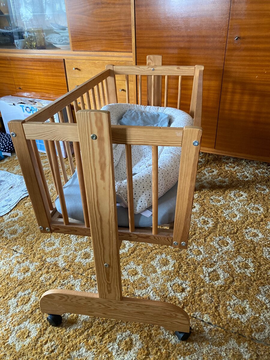 Dřevěná kolébka / malá postýlka pro miminko - 2