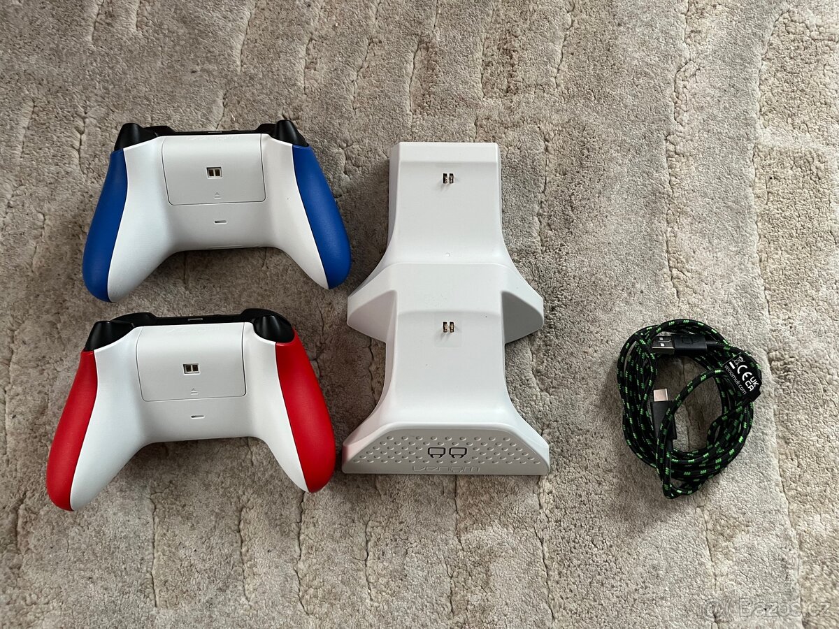 2x Xbox Wireless Controler + dokovací stanice - 2