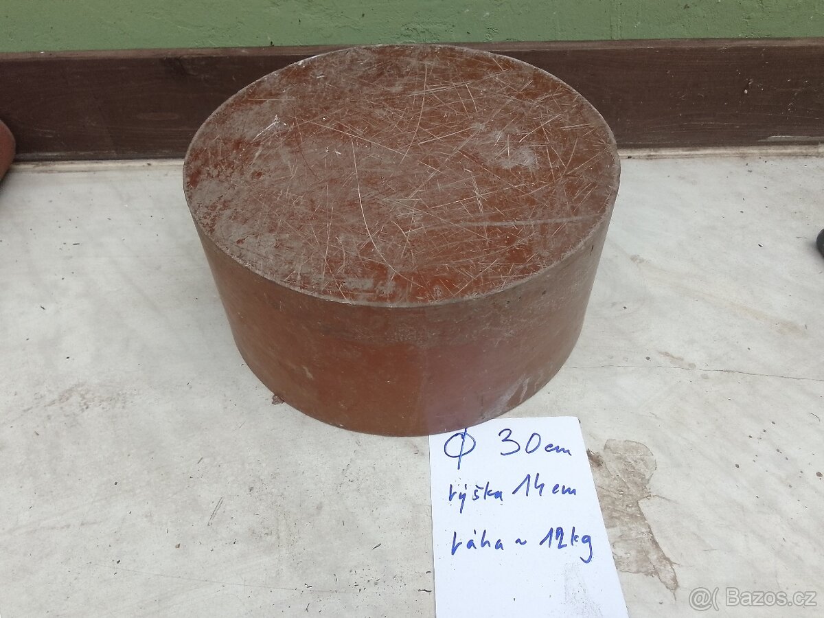 Válec z umělé hmoty - 2